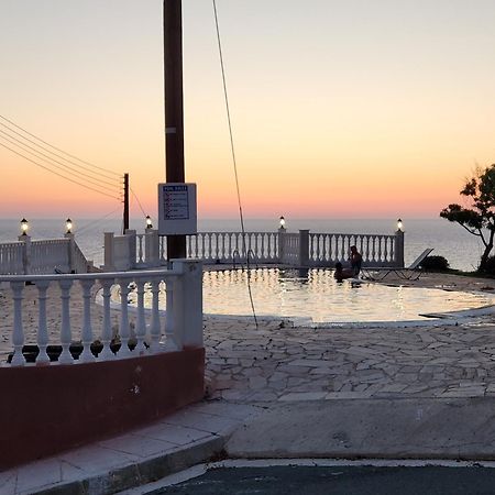 Serena Vacation Home Pomos Exterior foto